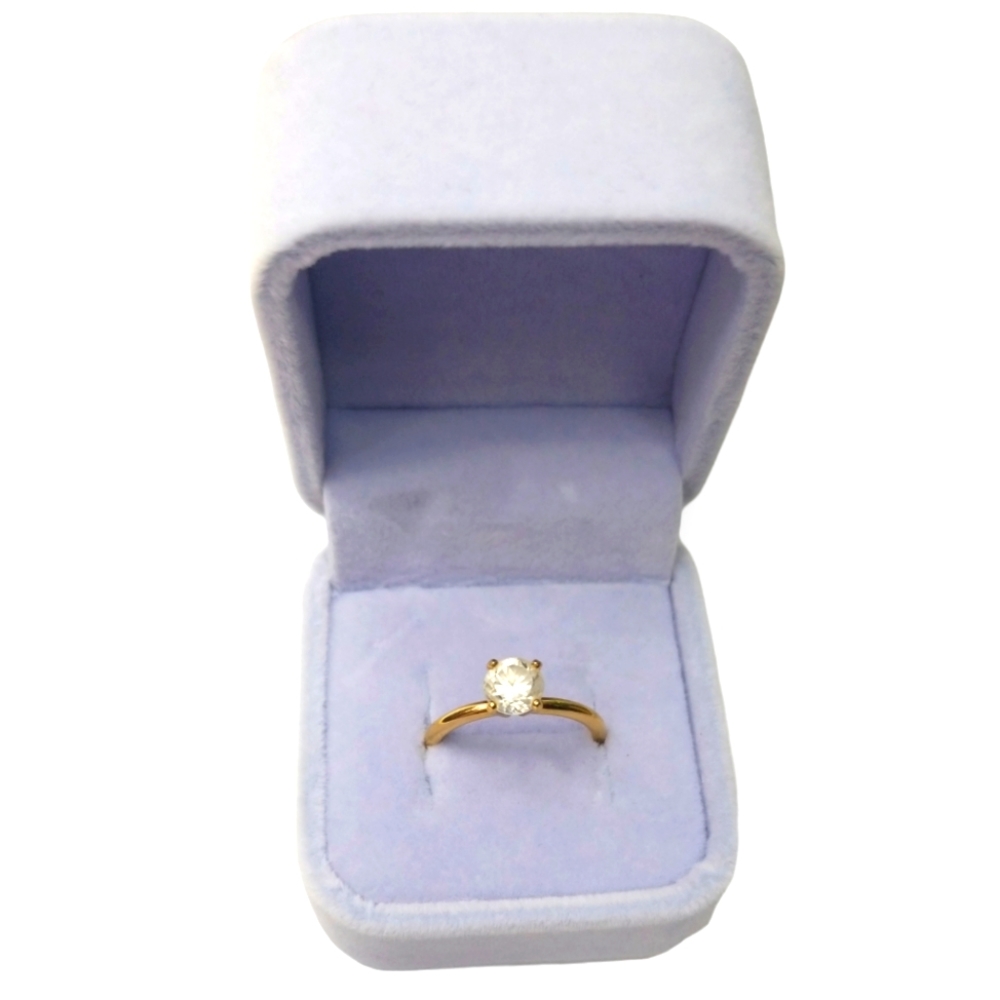 18k Solitary CZ Yellow Gold Ring 8